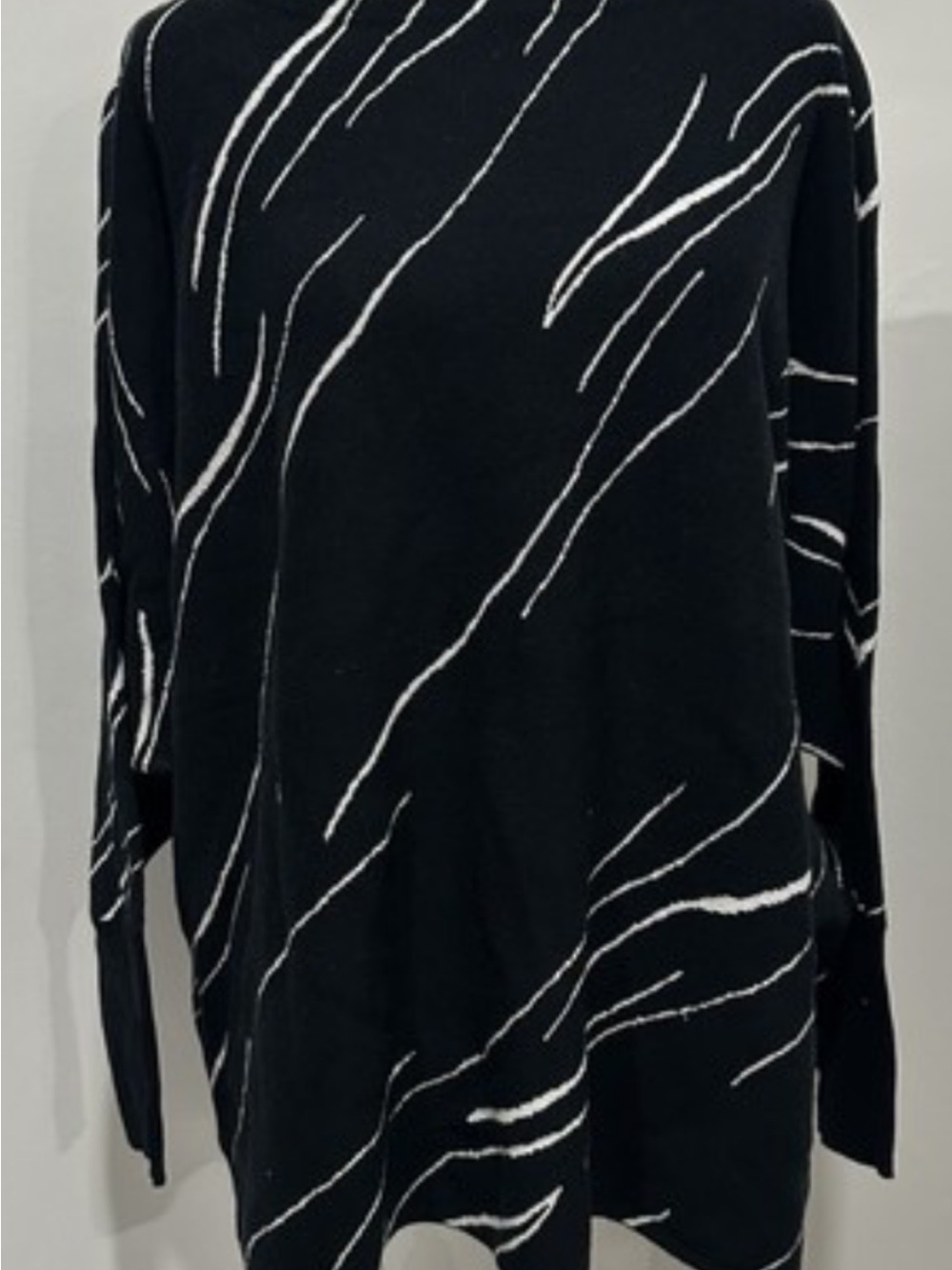Alfani Women’s Black & White Patterned Knit Sweater